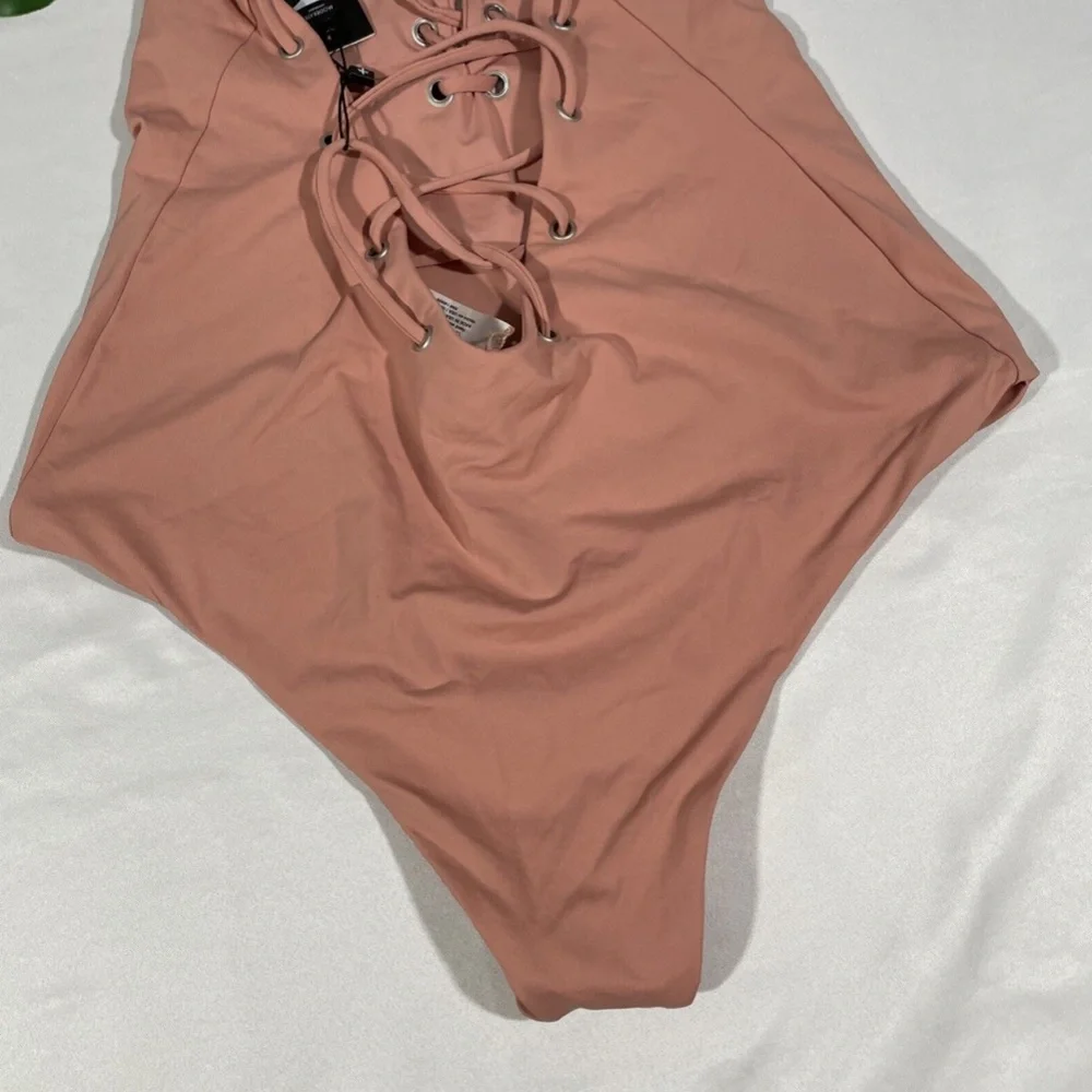 NWT TAVIK [ Medium ] Monahan Lace Up One Piece Swimsuit‎ in Rose Dawn